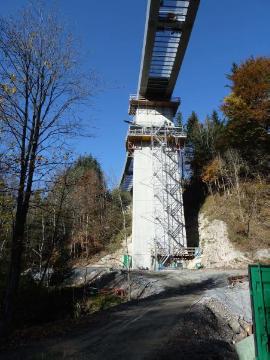 Die vier Brückenpfeiler mussten im Zuge der Baumaßnahmen instandgestzt werden