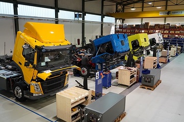 Im Schweizer Werk der Designwerk GmbH werden Elektro-Lkw für die unterschiedlichsten Branchen produziert.